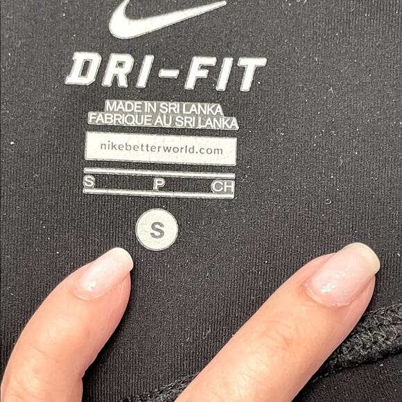 Nike Dri-Fit Black Cropped Leggings with Wide Leg Opening Size S (fits like XS) - Picture 7 of 10